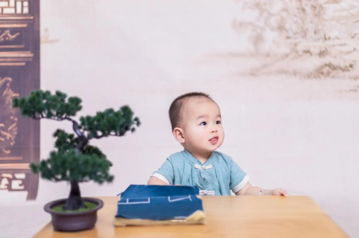 阿拉尔宝宝总是抠鼻子 阿拉尔宝宝总是抠鼻子